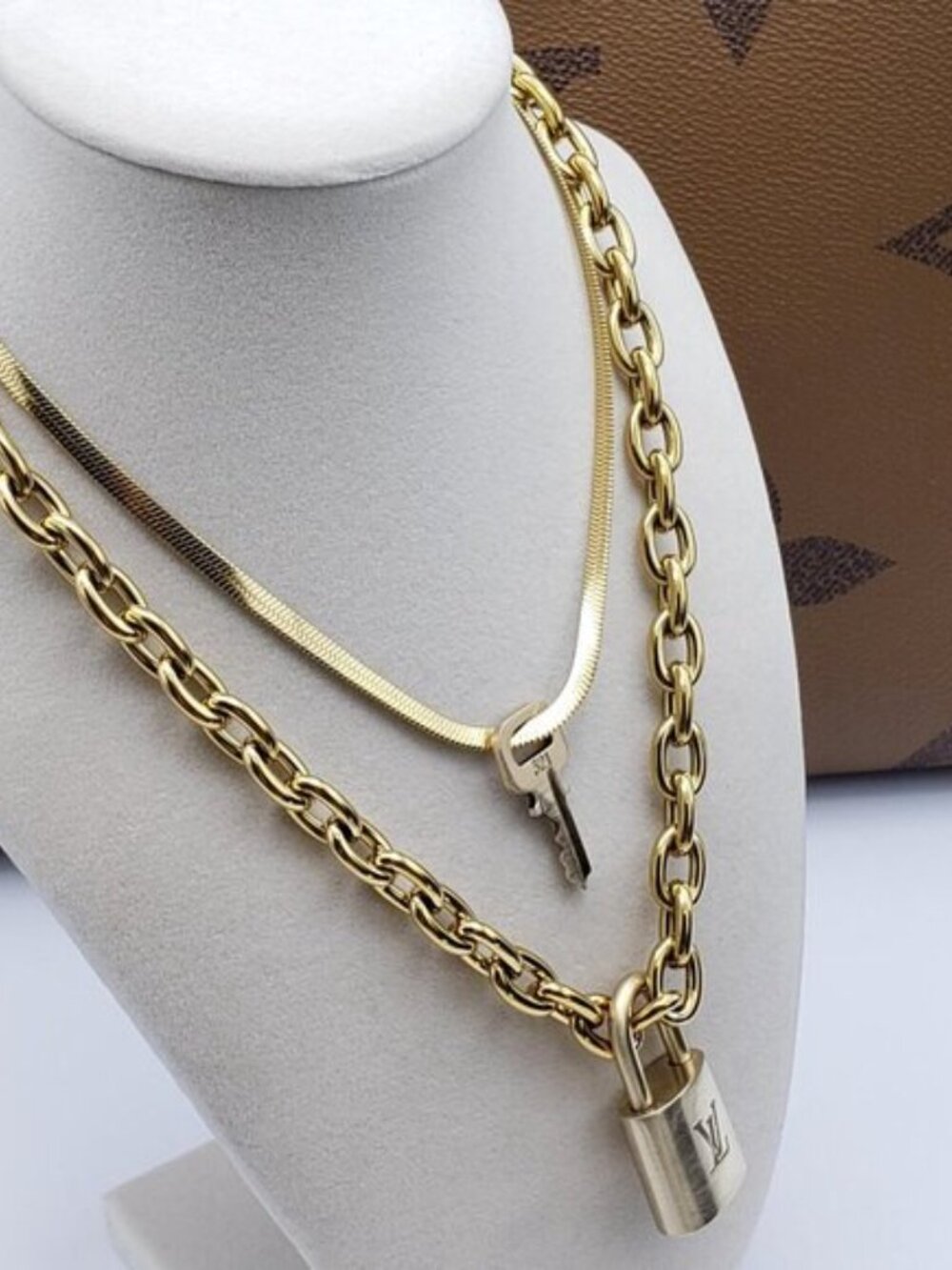 Authentic Louis Vuitton Padlock w/unbranded 18k GoldPlated stainless DoubleChain - Picture 3 of 15
